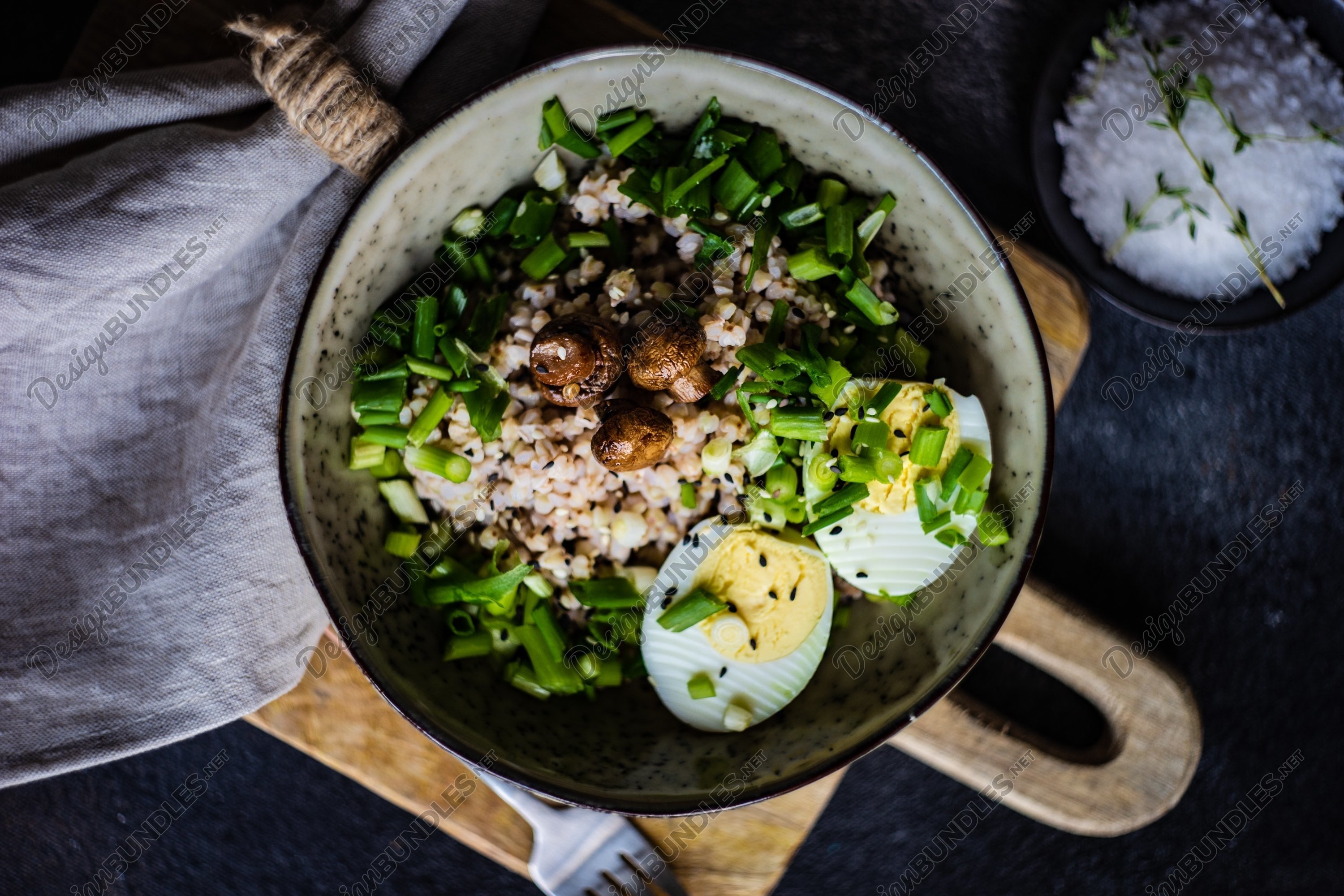 Keto diet concept with boiled buckwheat seeds and vegetables (847628