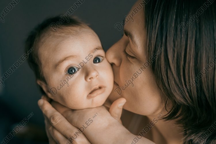 Mom, mummy, young mother with little baby (2099867)