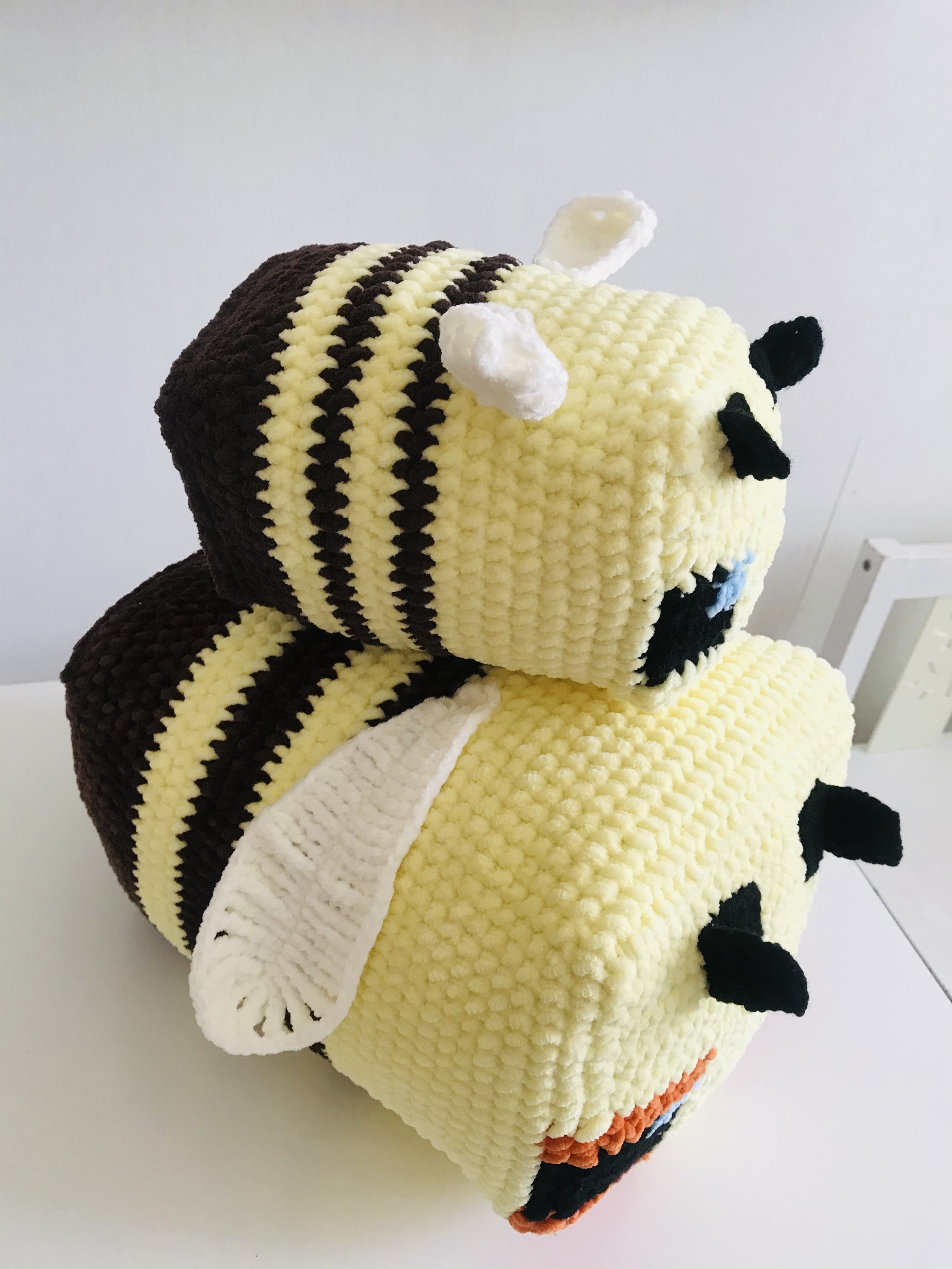 Pillow Bee Low