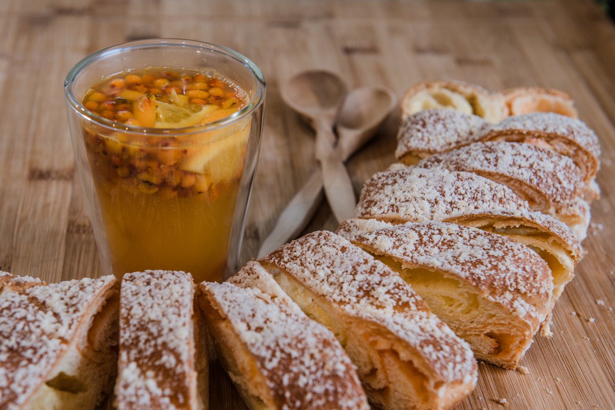 sea buckthorn and orange tea with strudel example image 1