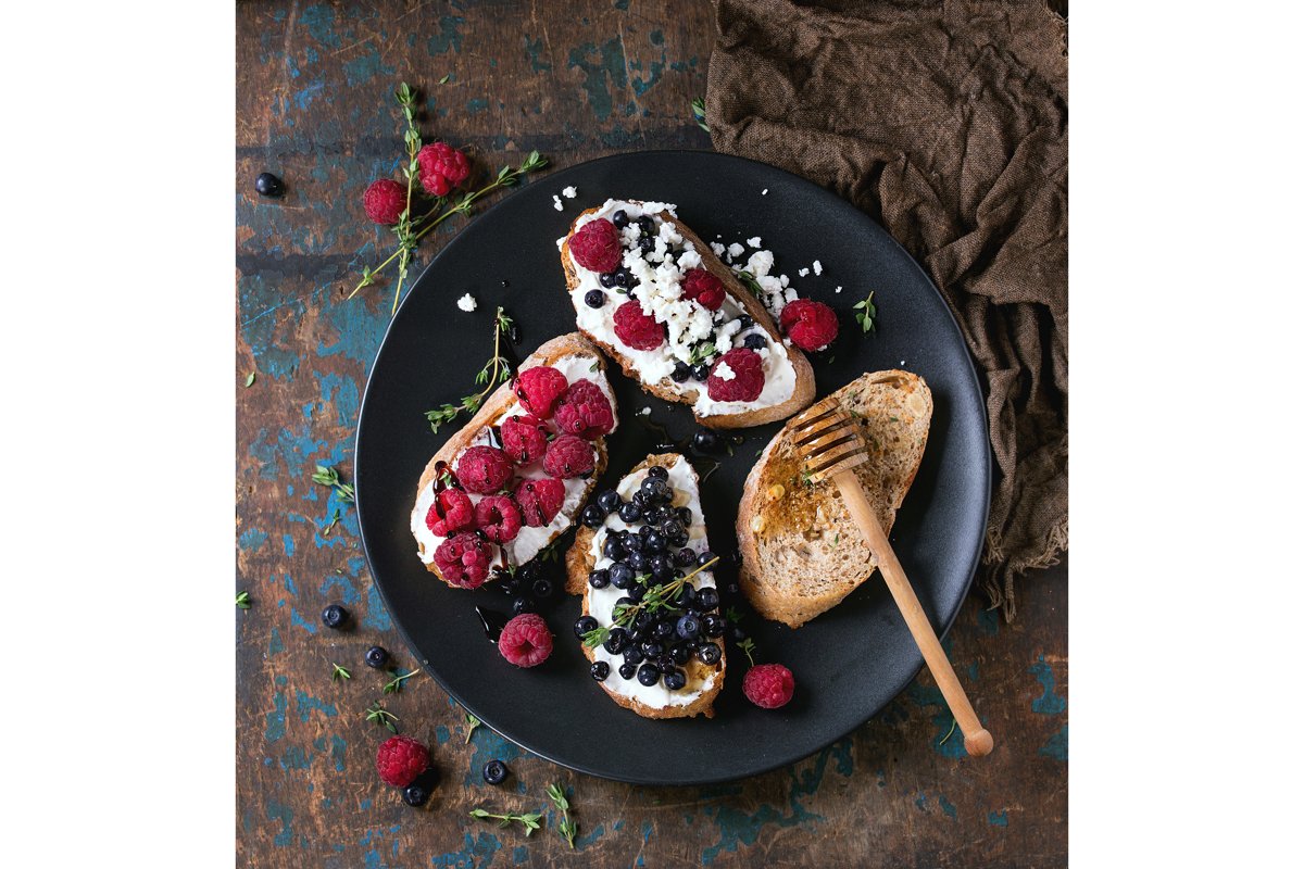 Dessert sandwiches with berries example image 1