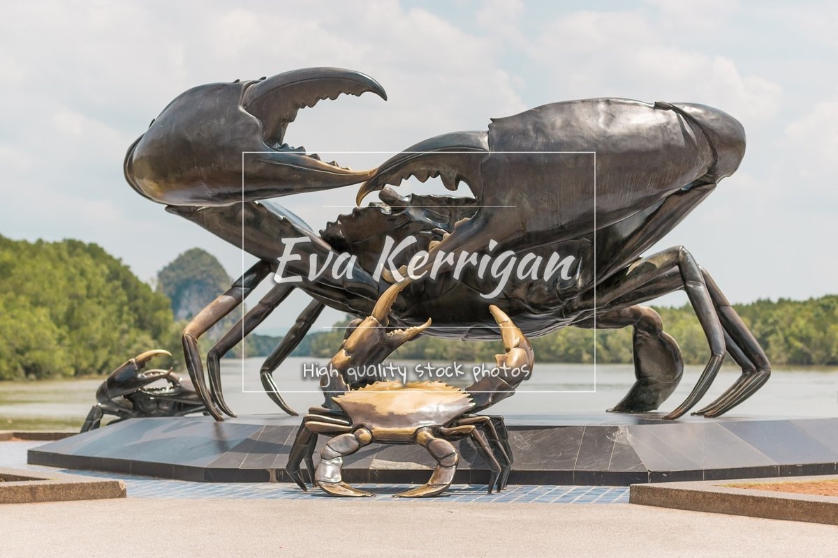 The metal sculpture of the symbol of the province. example image 1