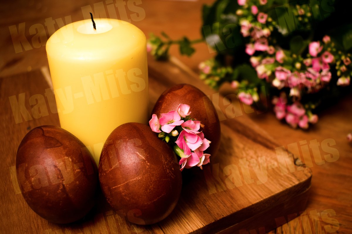 Yellow candle with naturally onion painted red Easter eggs example image 1