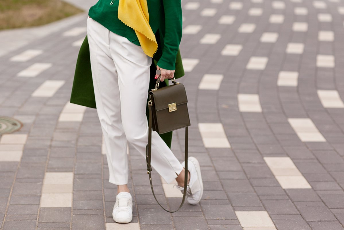 Stylish girl in a spring look example image 1