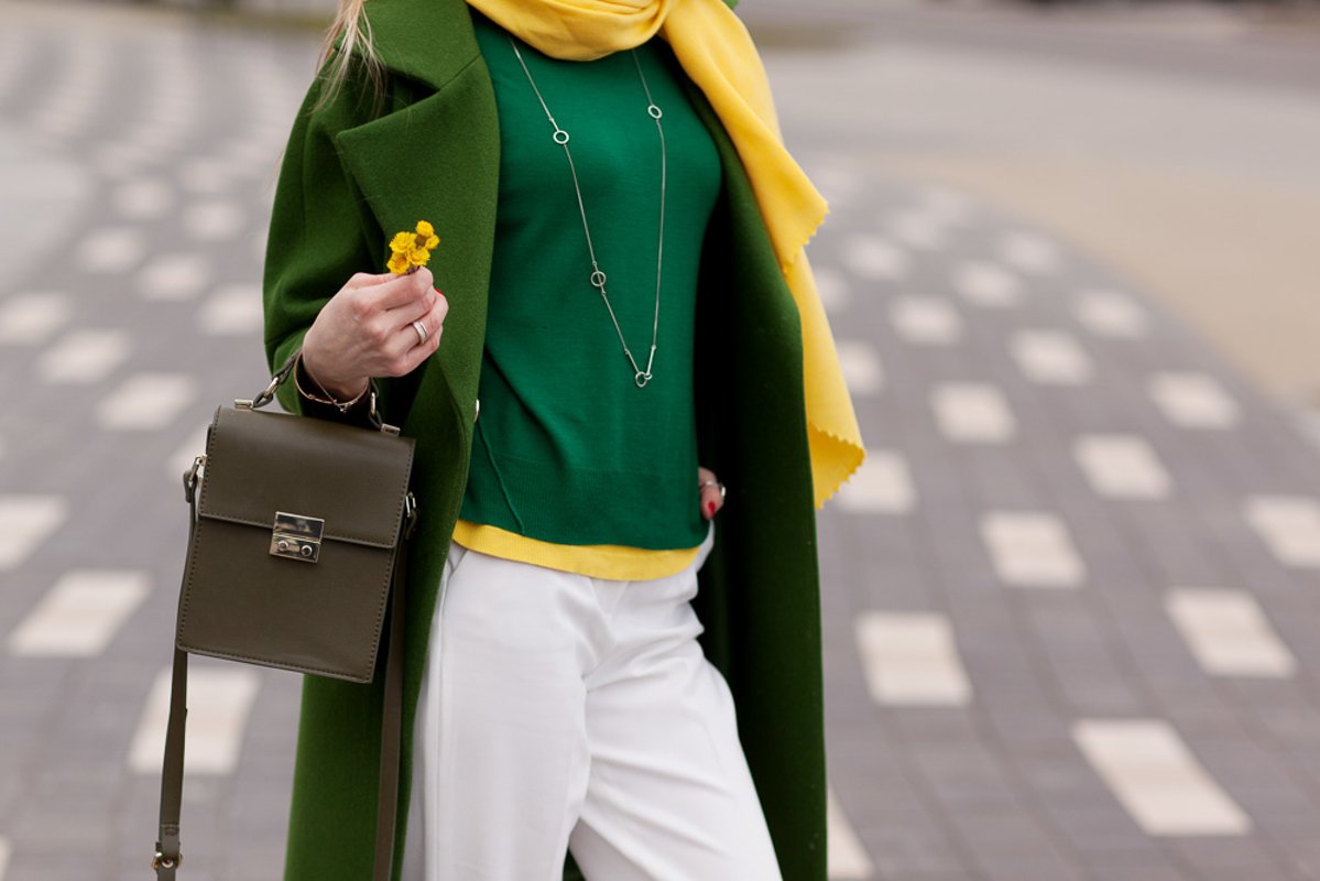 Stylish girl in a spring look example image 1