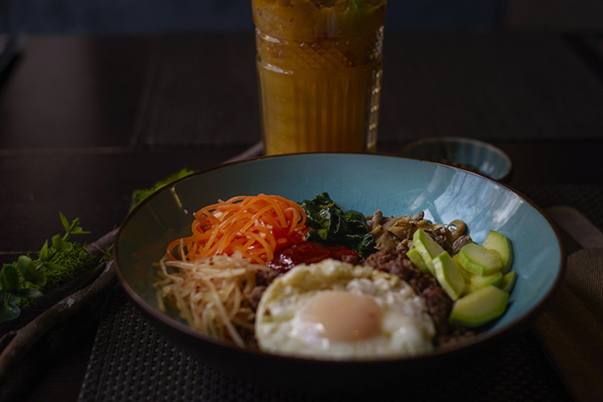 Korean dish bibimbap example image 1