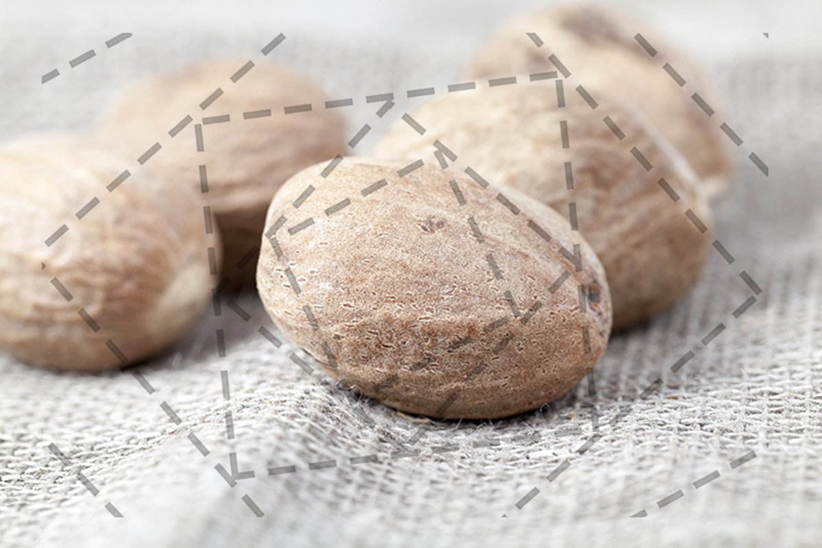 few fragrant nutmeg, example image 1