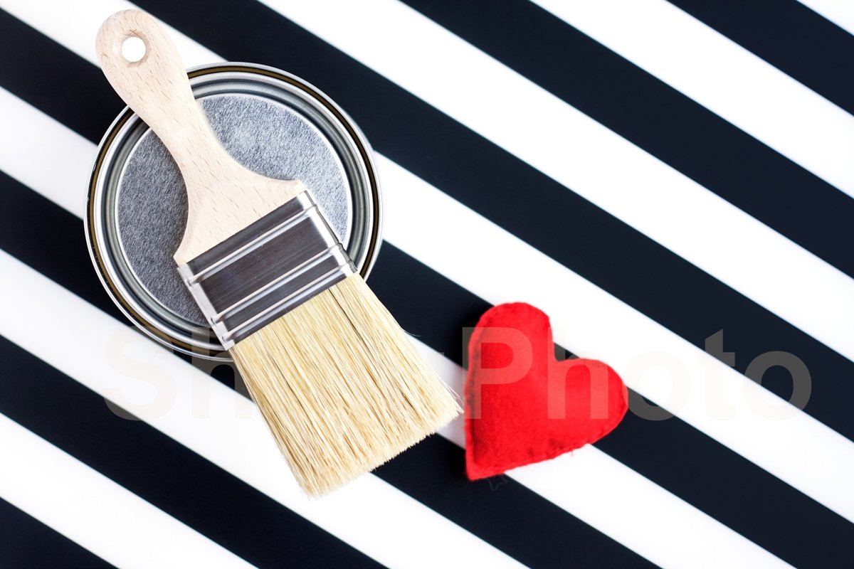 Paint metal round can and new brush and heart on black/white example image 1