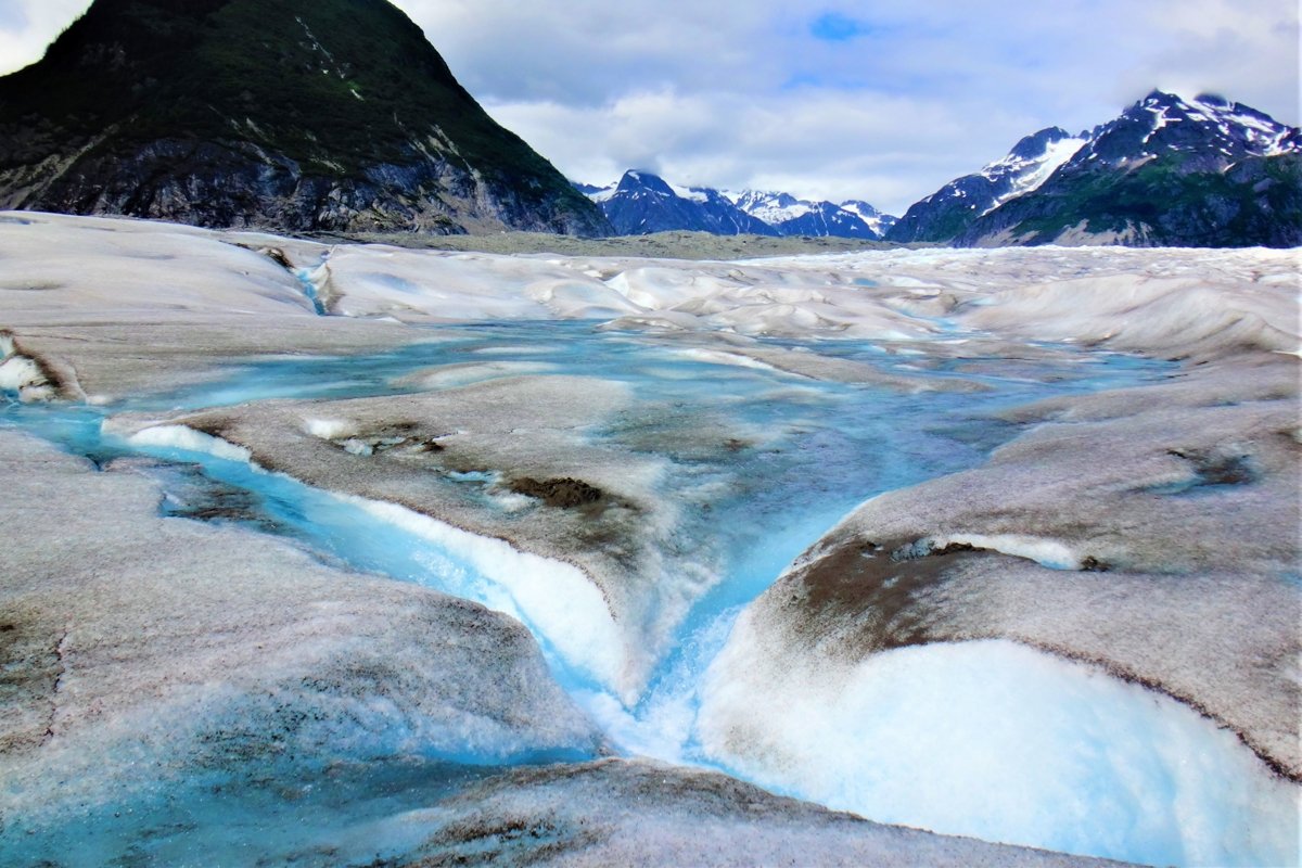 Incredible photos from landing on a glacier in Alaska example image 1