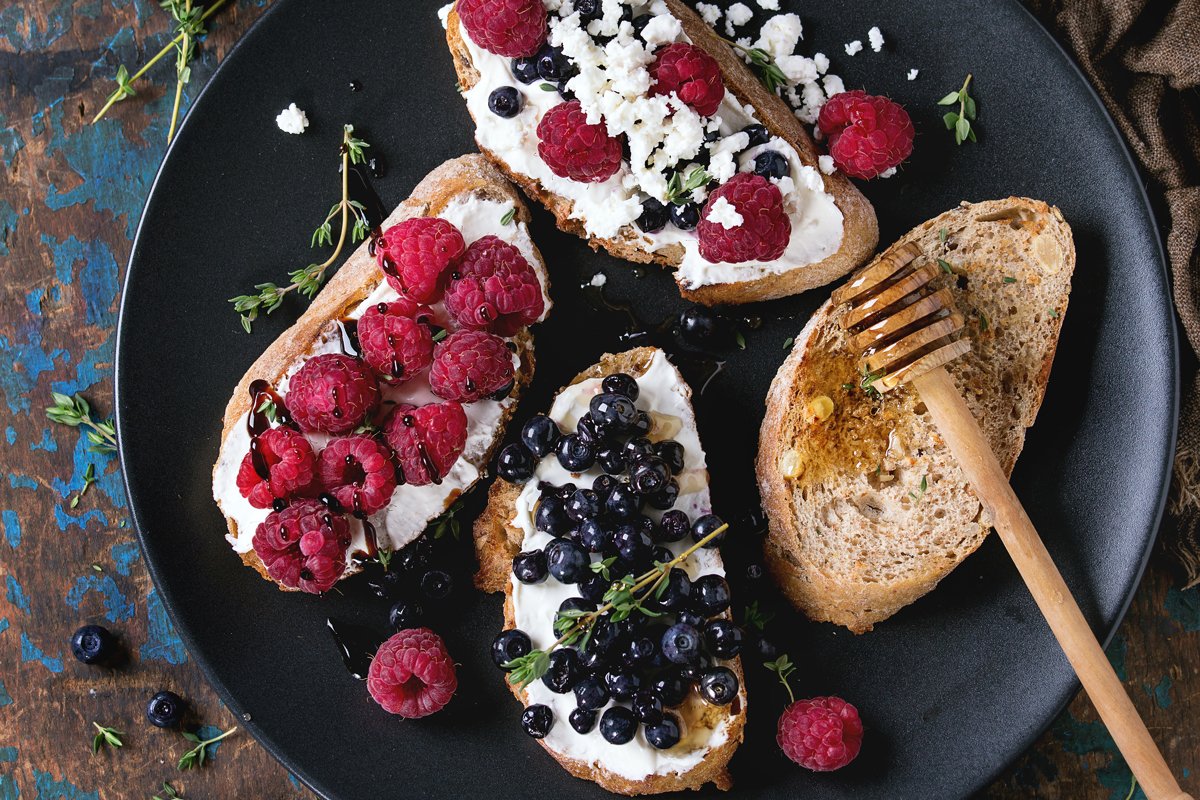 Dessert sandwiches with berries example image 1