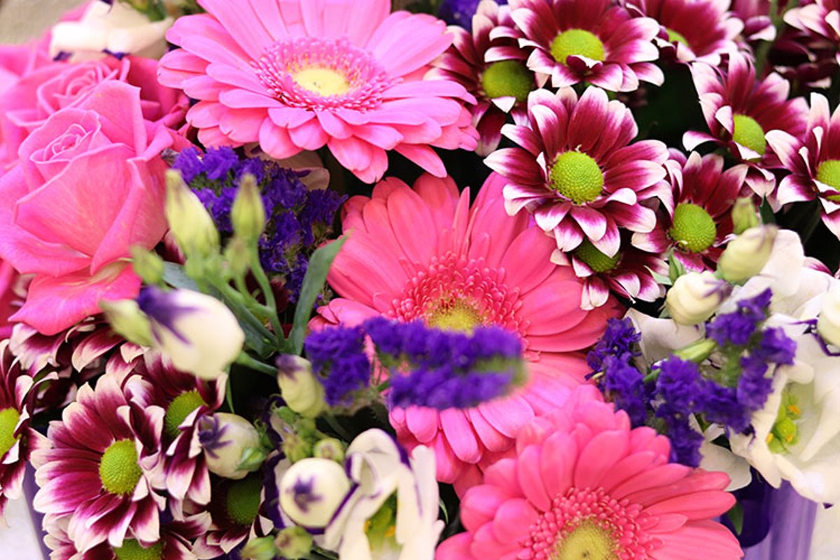 Flower arrangements. Beautiful bouquets for the holidays. example image 1