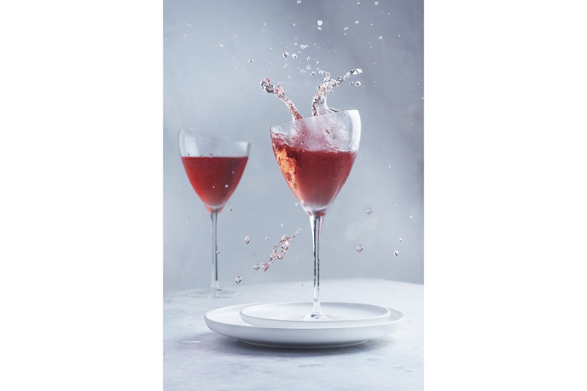 Rose wine with a splash effect example image 1