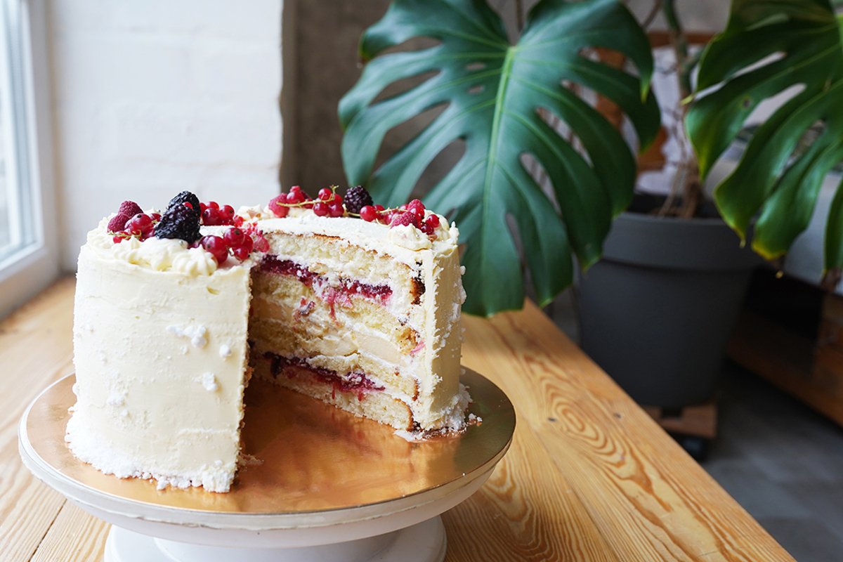 vanilla sponge cake example image 1