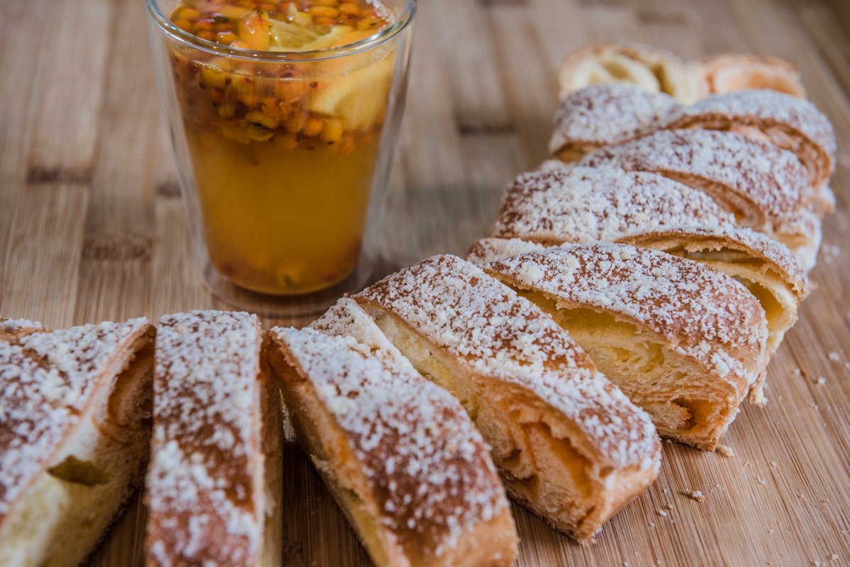 sea buckthorn and orange tea with strudel example image 1