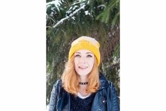 Young woman at the moment of snowfall. Product Image 1