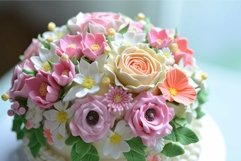 Elegant fondant flower cake decoration Product Image 1