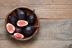 Fresh figs in wooden bowl top view Product Image 1