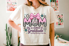 Mom With Bow, She is clothed in gratitude PNG sublimation | Product Image 4