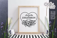 Mr and Mrs sign, Family Last Name Floral wreath, Rustic Sign Product Image 1