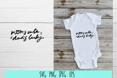Baby t-shirt SVG | Mom's cute, dad's lucky Product Image 1