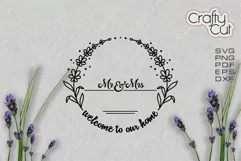 Mr and Mrs sign, Family Last Name Floral wreath, Rustic Sign Product Image 2