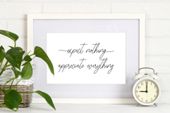 Bearetta - Beautiful Handwritting Font Product Image 7