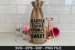 A little treat for someone sweet SVG - Valentine Wine Bag De Product Image 1