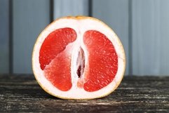 sliced red grapefruit Product Image 1