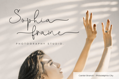 Holly - Christmas Font Product Image 6