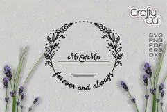 Mr and Mrs sign, Family Last Name Floral wreath, Rustic Sign Product Image 3