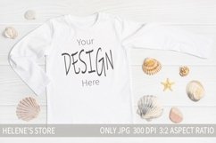 Long sleeve white t shirt summer mockup