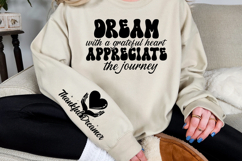 Dream with a grateful heart appreciate the journey Sleeve Product Image 3