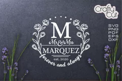Mr and Mrs sign, Family Last Name Floral wreath, Rustic Sign Product Image 2