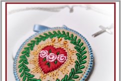 Felt ITH Catholic heart with crown wreath design Product Image 2