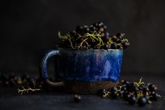 Organic currant berries in a bowl Product Image 1