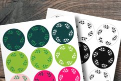 Foliage and Berries Frame Round Labels 12 pcs per paper