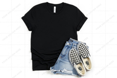 Casual black t-shirt with denim shorts and checkered vans mo Product Image 1
