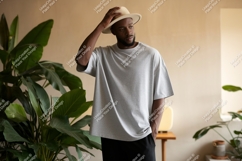 Man wearing grey t-shirt and hat casual Product Image 1