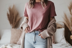 Dusty rose t shirt light denim jeans image Product Image 1