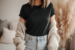 Black tee light jeans beige cardigan Product Image 1