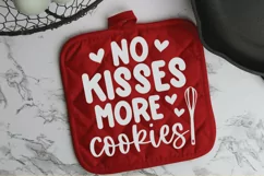 Valentine's Day Quote on Oven Mitt Mockup for Pinterest