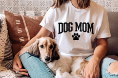 Clean white background with a bold black “Dog Mom” design and paw print. The distressed effect adds character, making it suitable for Cricut cutting machines and handmade pet lover items.
