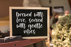 Smiling Daisy - Modern Handwritten Font Product Image 14