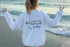 A mom&#039;s hug lasts long after she lets go SVG Product Image 3