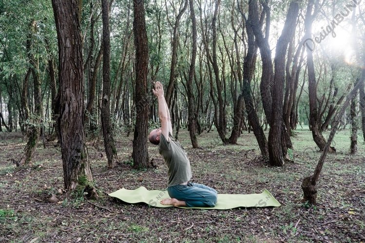 outdoor yoga class example image 1