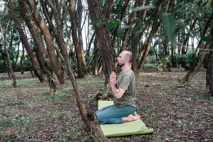 outdoor yoga class example image 1