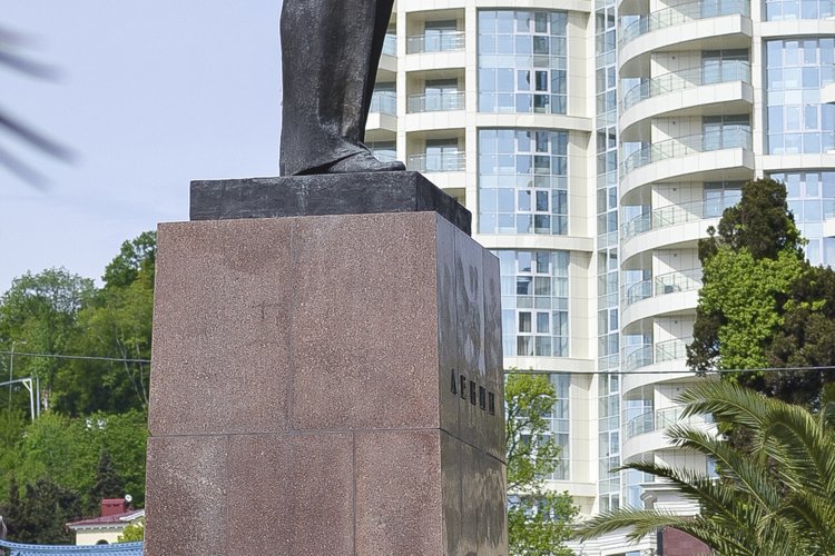 Lenin monument in Sochi example image 1