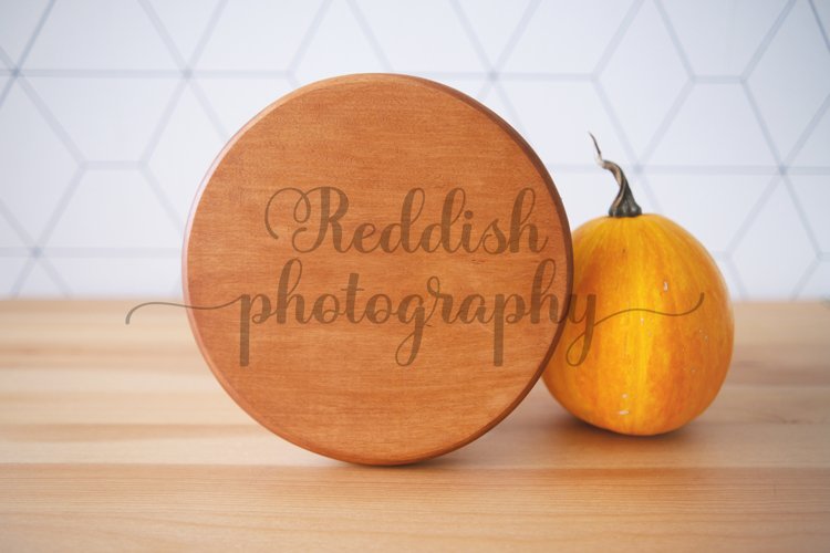 Round wood sign mockup JPG 300 dpi, blank wood sign mockup example image 1