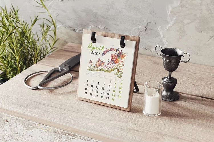 Simple Desk Calendar On A Wooden Base Mockup