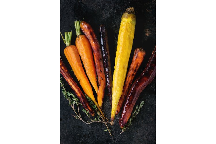 Baked colorful carrots